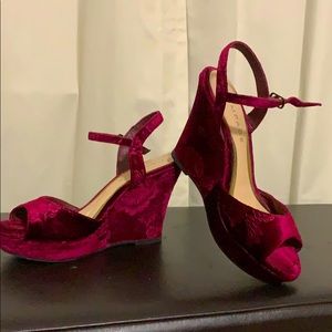 Magenta Rampage velvet heels
